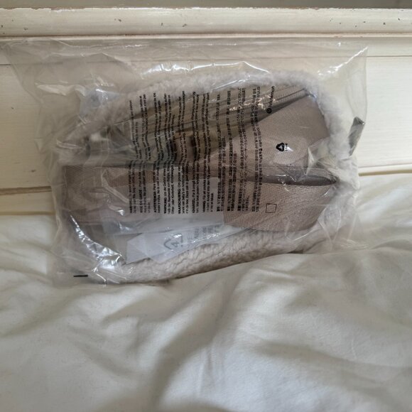 NWT, Lululemon Everywhere Belt Bag, Fleece, Burnt Caramel - Gold Hardware - Picture 9 of 9